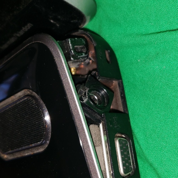 Toshiba Satellite P5050 Laptop Broken Parts Only Charger and Battery Included - Picture 5 of 8